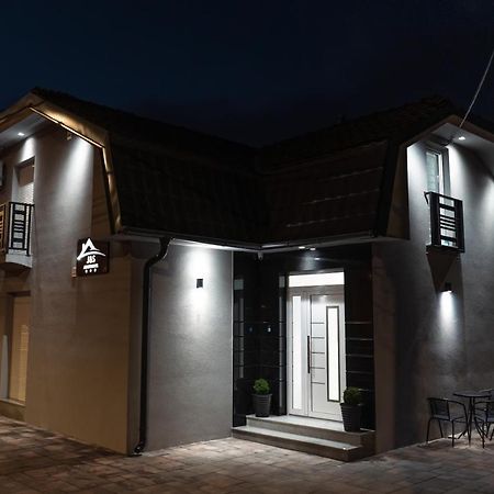 J&S Apartments Nis Ngoại thất bức ảnh