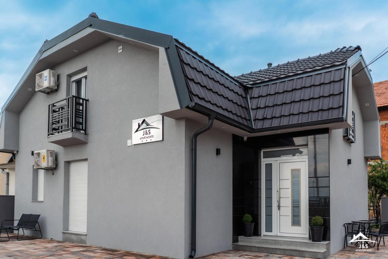 J&S Apartments Nis Ngoại thất bức ảnh