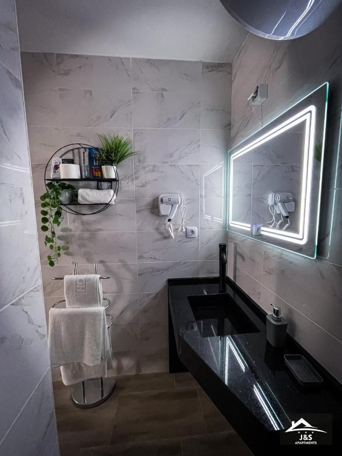J&S Apartments Nis Ngoại thất bức ảnh