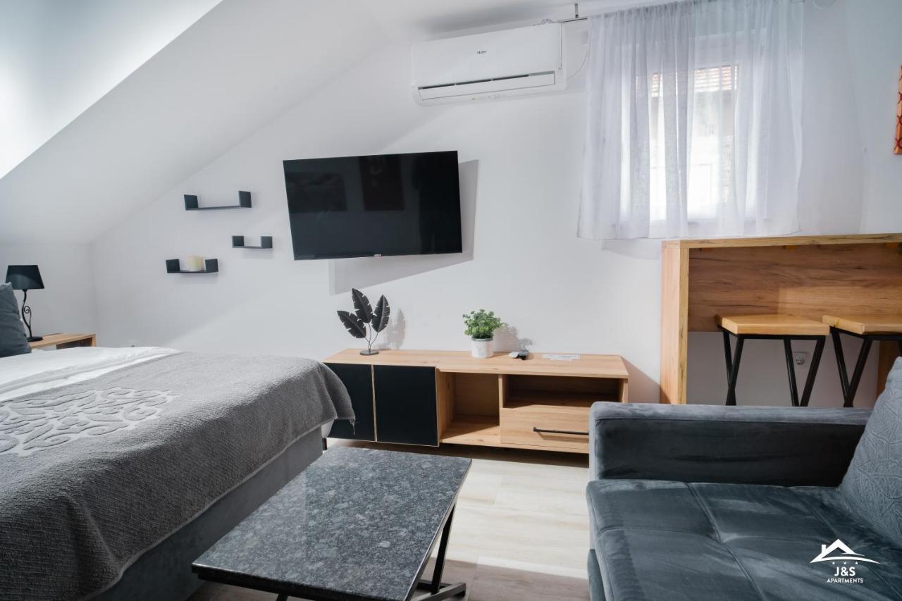 J&S Apartments Nis Ngoại thất bức ảnh