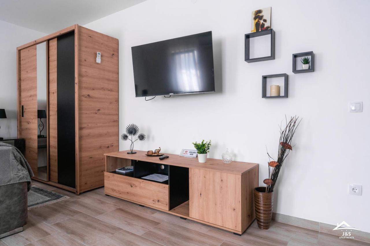 J&S Apartments Nis Ngoại thất bức ảnh